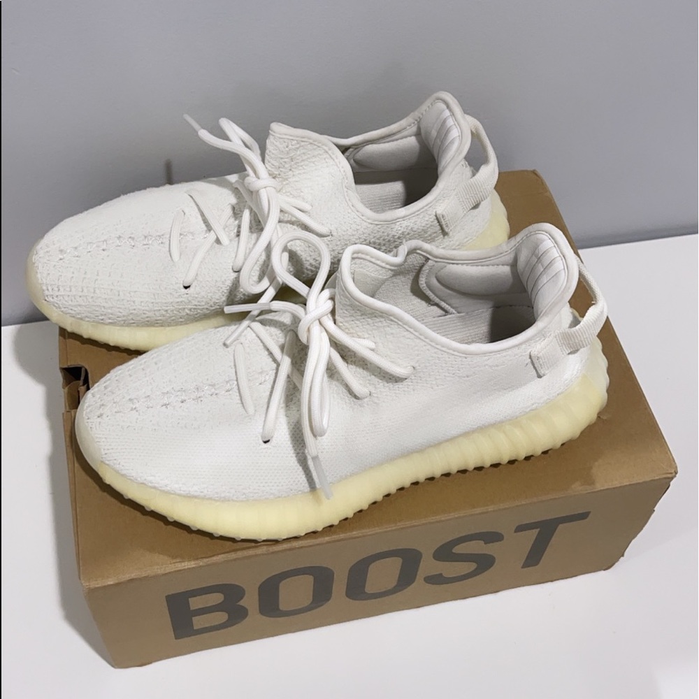 Yeezy Boost 350 V2 - Picture 2 of 5